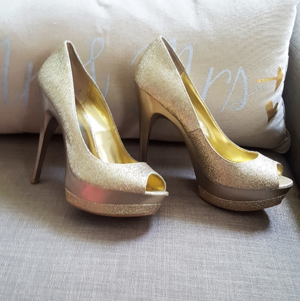 BAKERS Gold Sparkle/Glitter Open Toe Heels EUC sz9